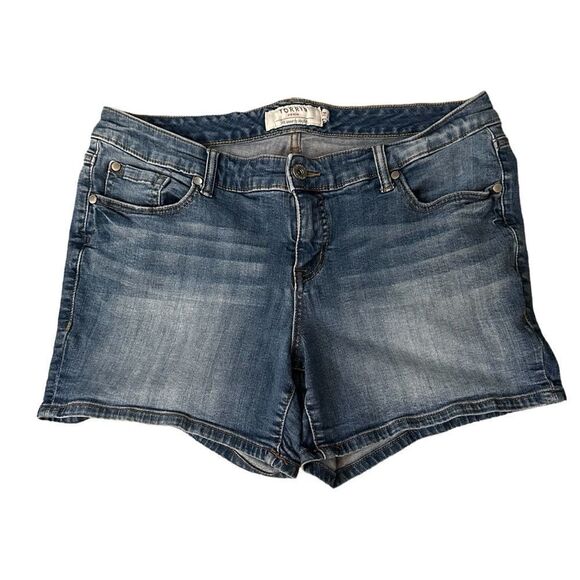 Torrid ~ Blue denim shorts ~ size 14 ~ 2% spandex for added comfort - Picture 1 of 7